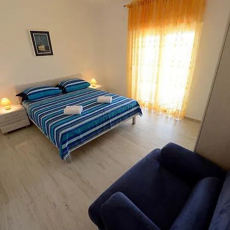 Adriana アパート