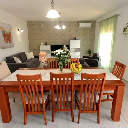 Adriana Apartman